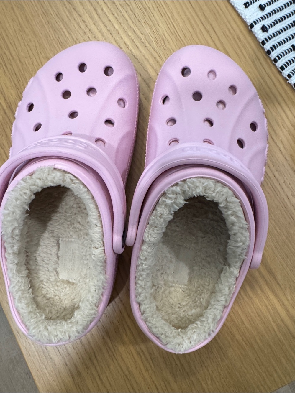 CROCS Kids Pink Fleece-Lined Clogs